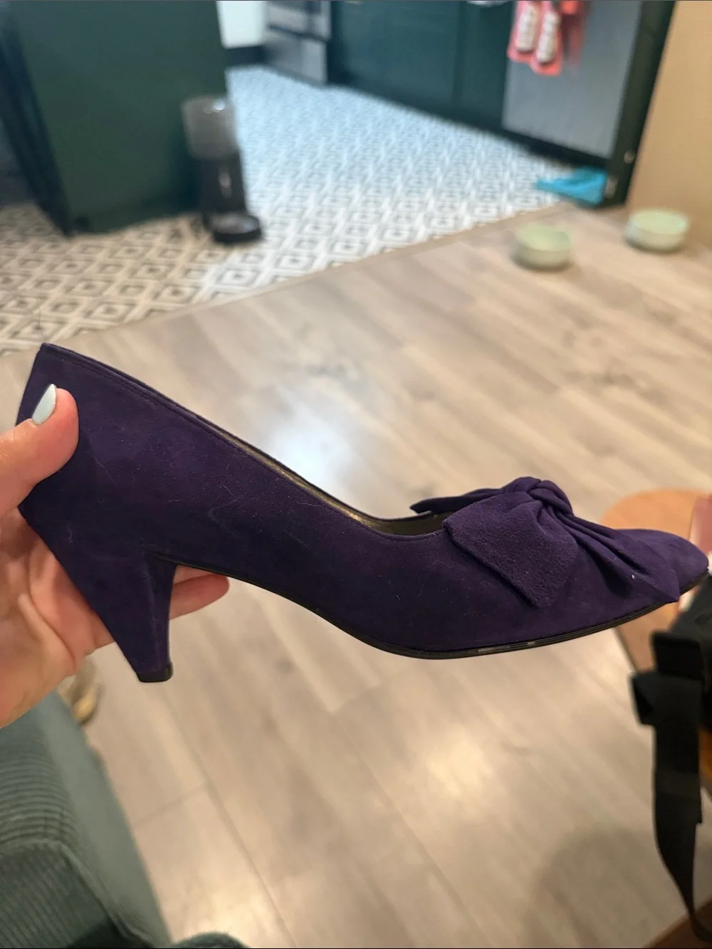 Saint Laurent Deep Purple Suede Bow Pointed-Toe Pumps - Picture 3 of 4